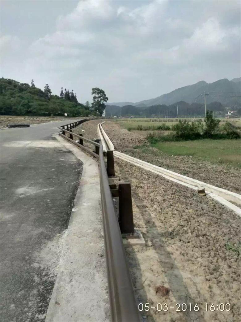 �����̽���