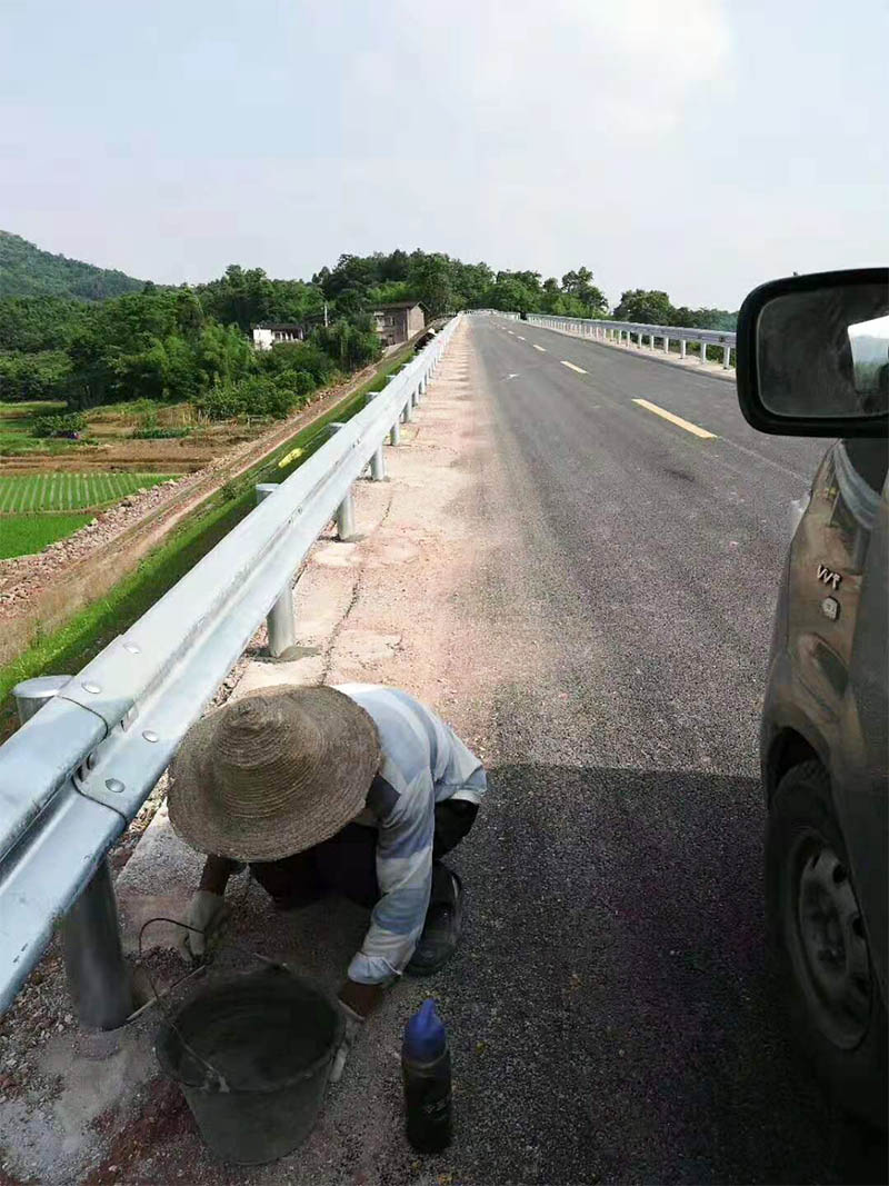 ���λ���